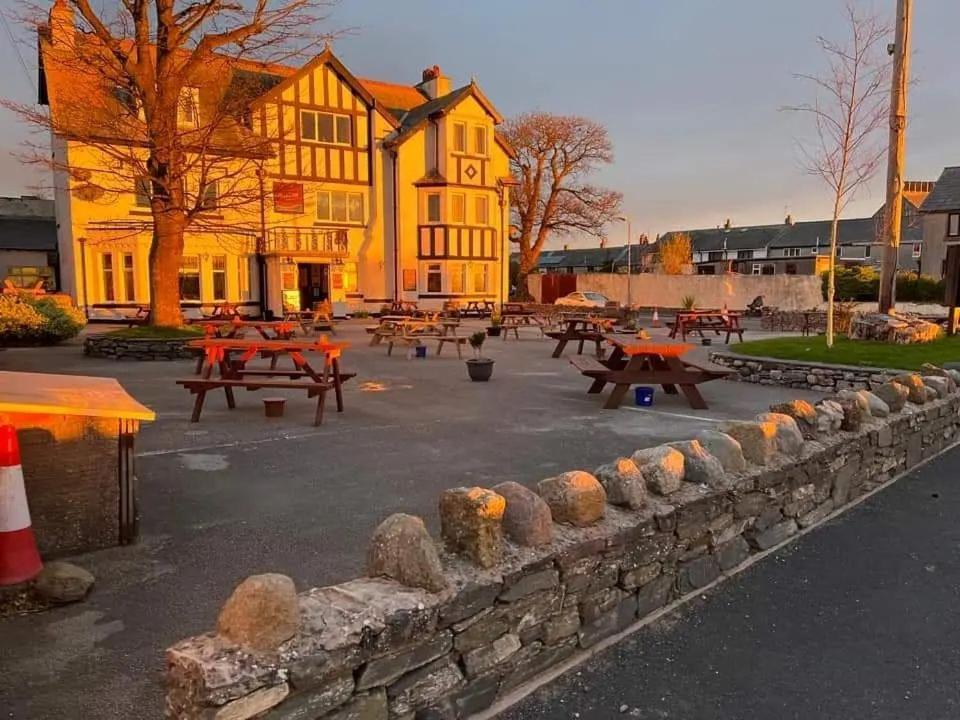 Clarkes Hotel Barrow In Furness Eksteriør billede