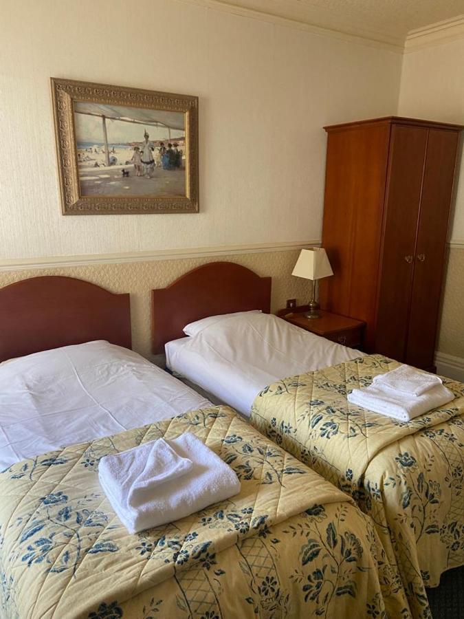 Clarkes Hotel Barrow In Furness Eksteriør billede