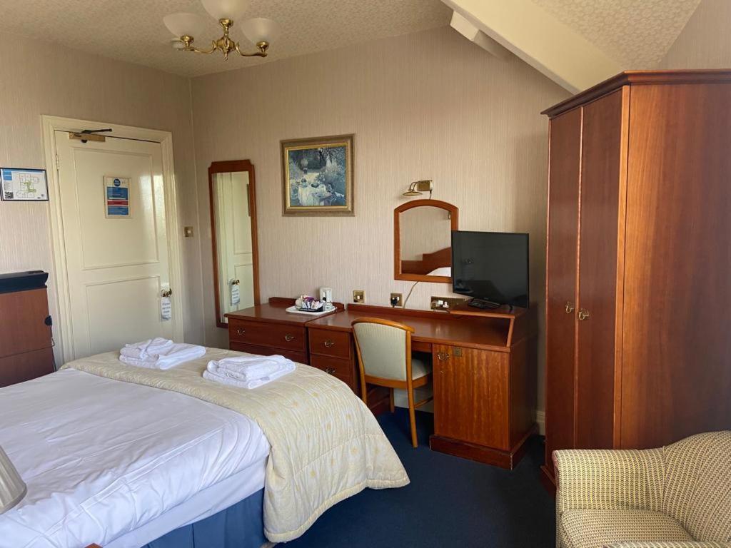 Clarkes Hotel Barrow In Furness Eksteriør billede
