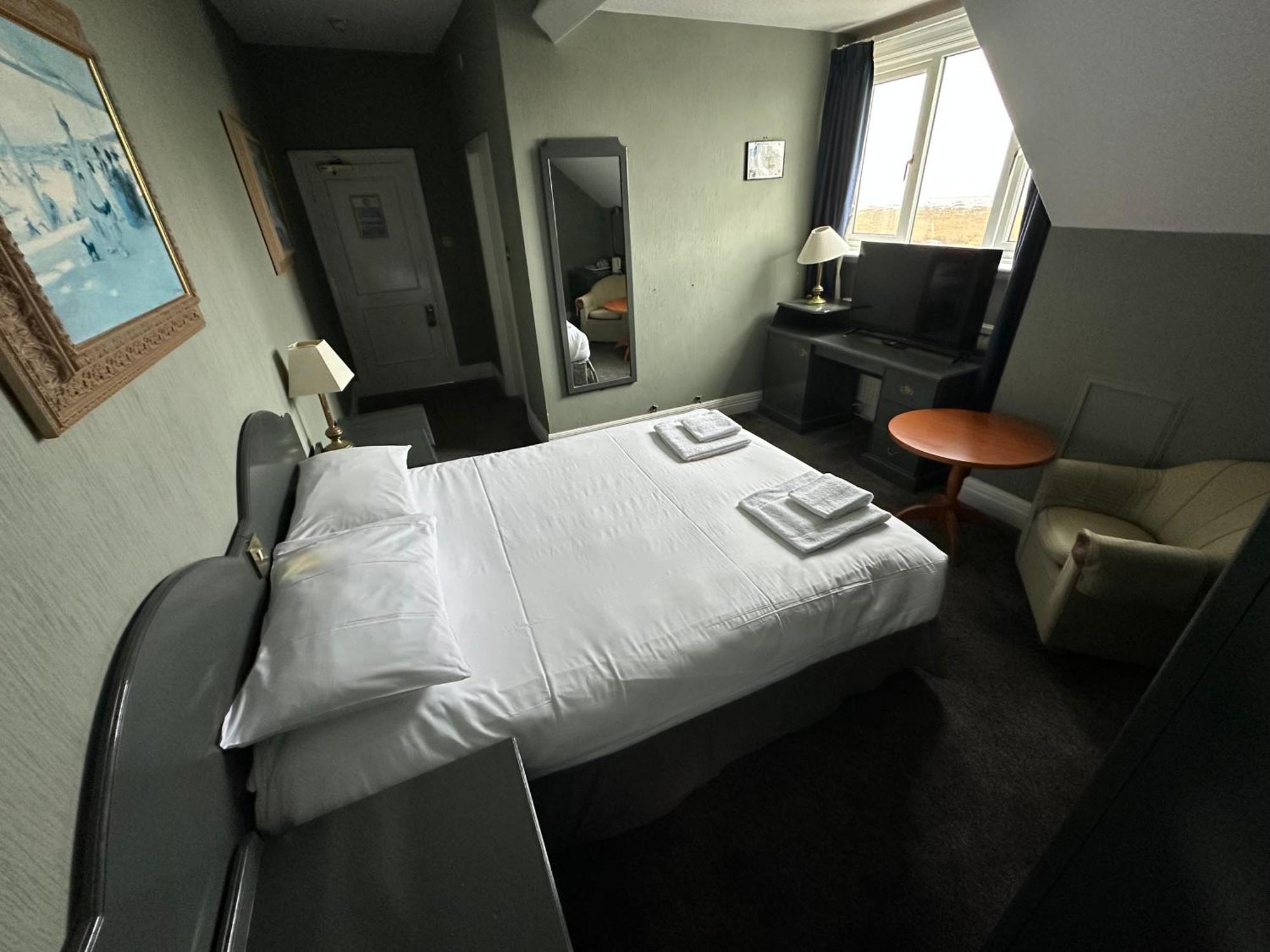 Clarkes Hotel Barrow In Furness Eksteriør billede