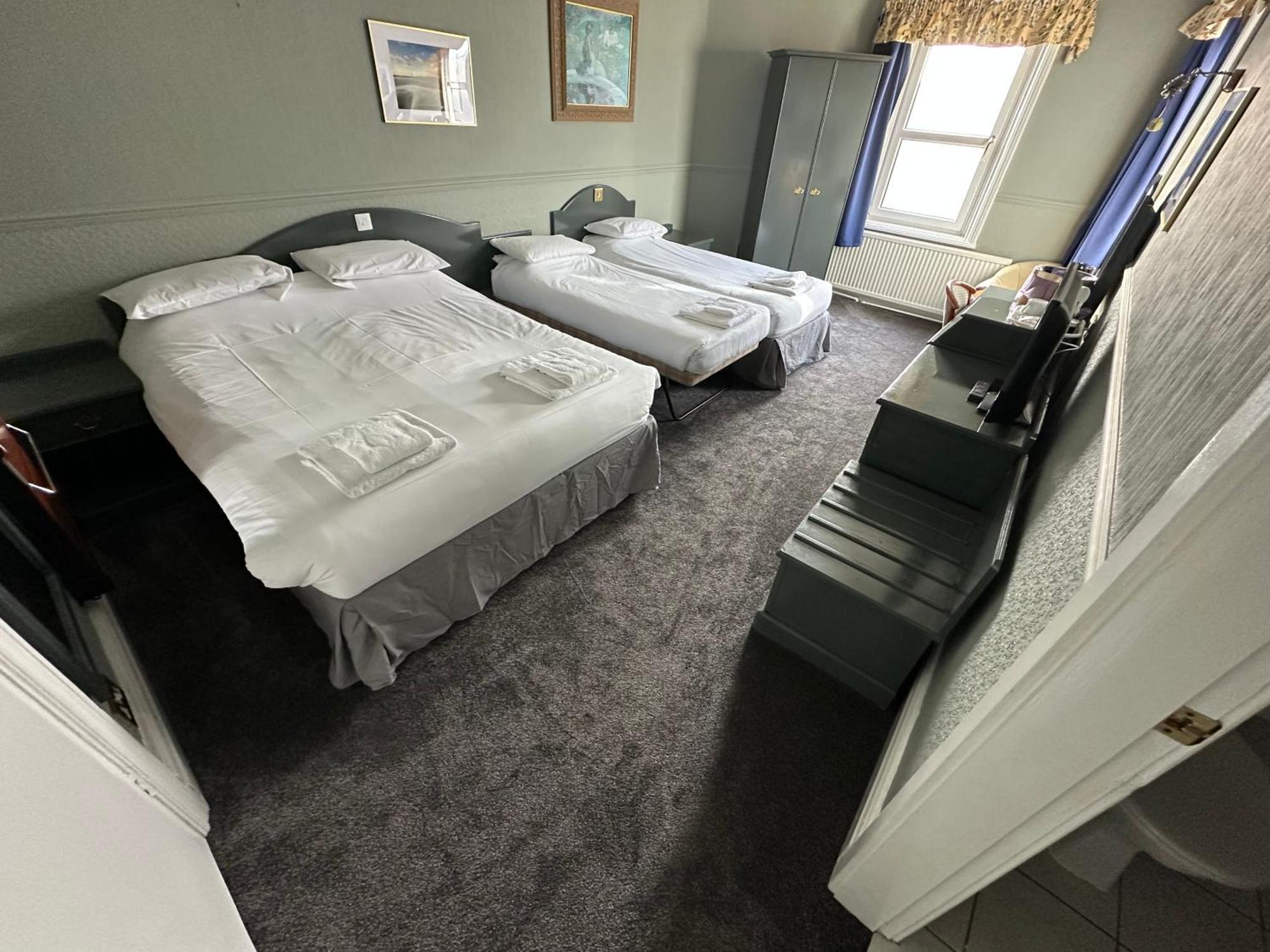 Clarkes Hotel Barrow In Furness Eksteriør billede